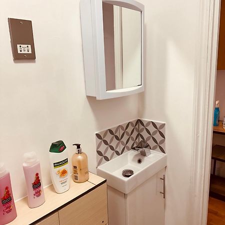 Stunning One Bedroom Studio Flat Лондон Экстерьер фото