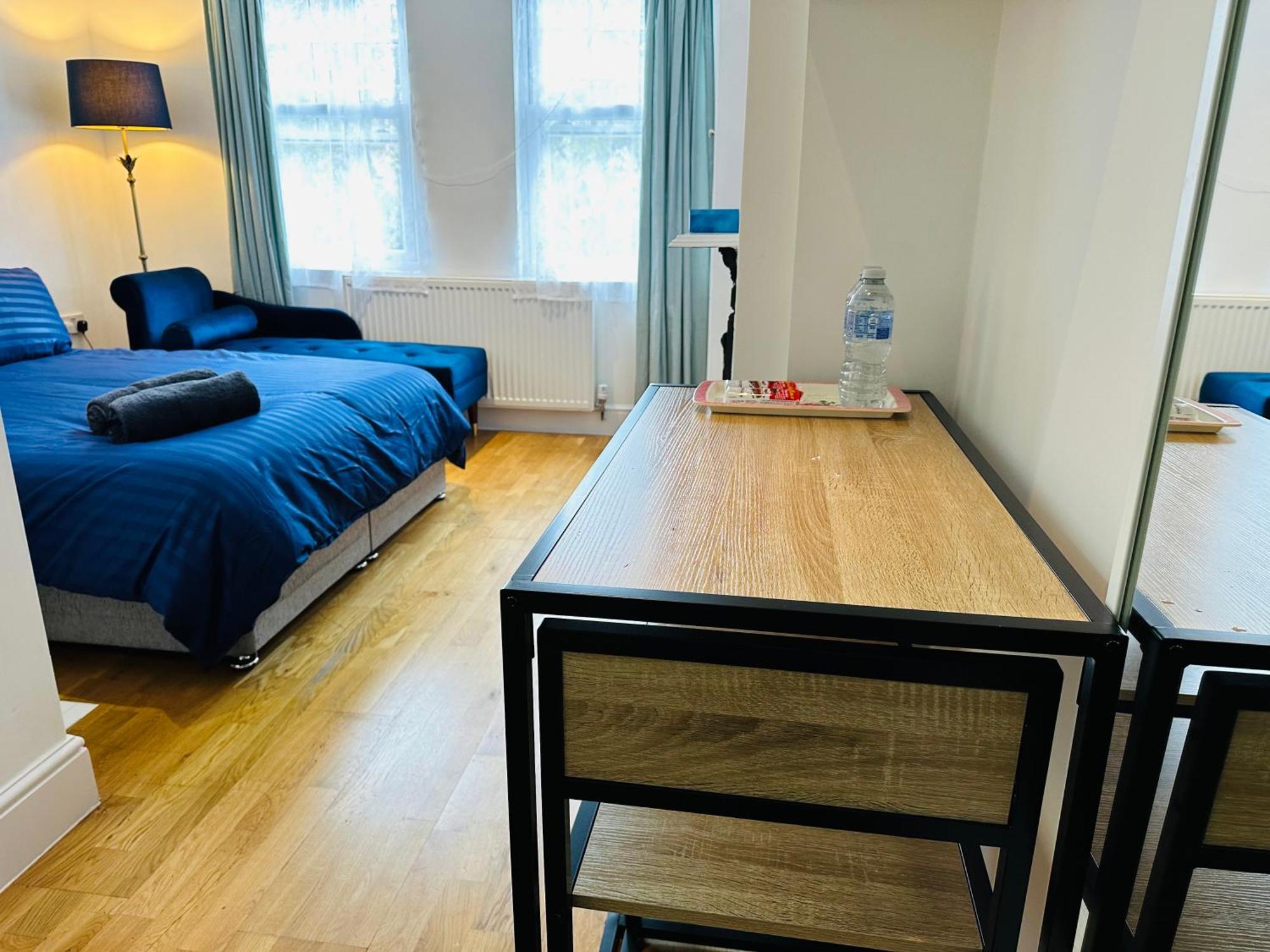 Stunning One Bedroom Studio Flat Лондон Экстерьер фото