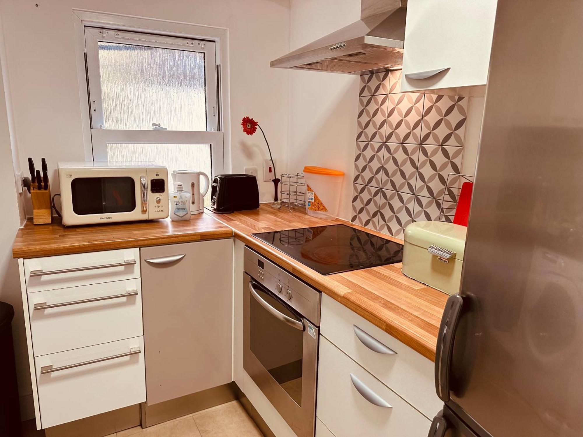 Stunning One Bedroom Studio Flat Лондон Экстерьер фото